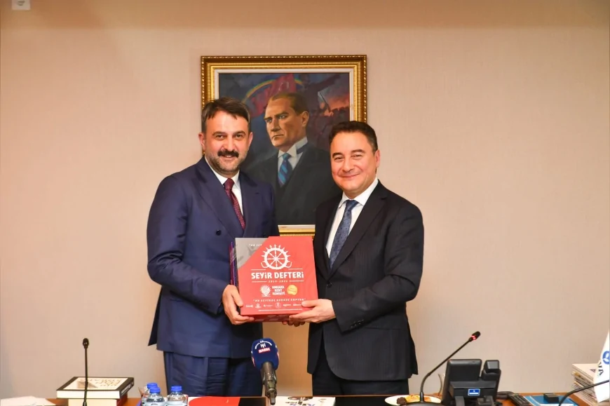 Ankara Kent Konseyi Başkanı Halil İbrahim Yılmaz, DEVA Partisi Genel Başkanı Ali Babacan’ı ziyaret etti