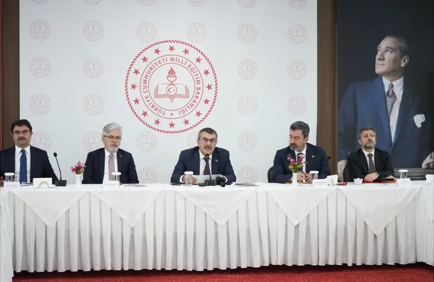 MİLLÎ EĞİTİM BAKANI YUSUF TEKİN: “ÇOCUKLARIMIZIN DİJİTAL DÜNYADA GÜÇLÜ BİR ŞAHSİYETLE YETİŞMESİ İÇİN ÇALIŞIYORUZ”