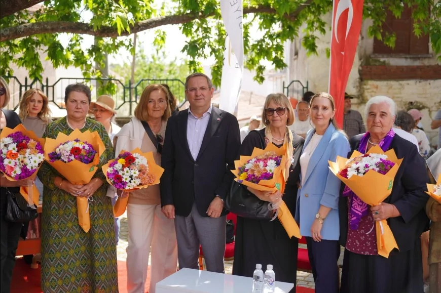 AYVALIK’TA SREBRENİTSA ANNELERİ BOSNA SAVAŞINDA YAŞADIKLARI ACILARI ANLATTI