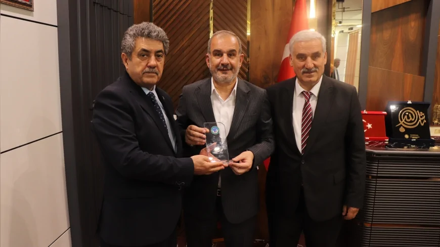 TÜRK DÜNYASI GAZETECİLER FEDERASYONU HEYETİNDEN ELAZIĞ TİCARET VE SANAYİ ODASI BAŞKANI İDRİS ALAN’A ZİYARET