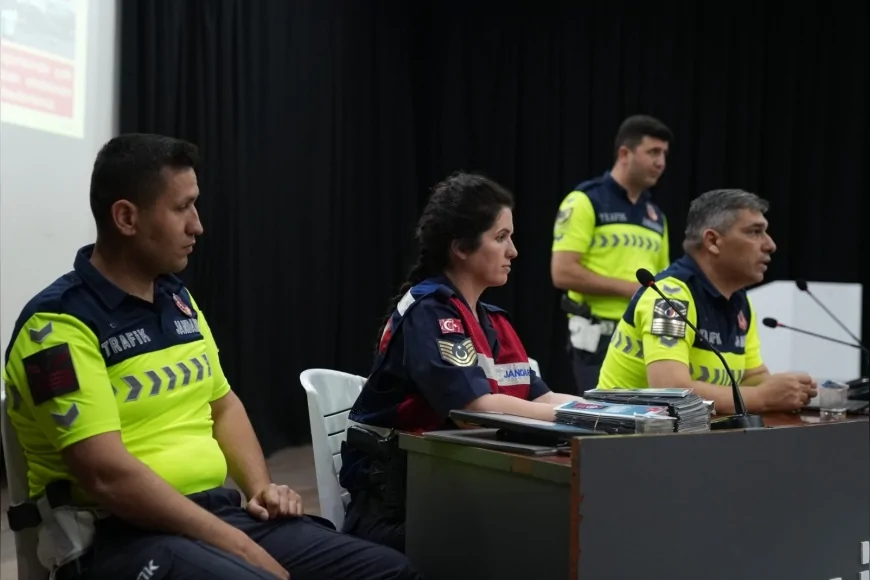 Aliağa Belediyesi Personeline Güvenli Sürüş ve Kadına Yönelik Şiddetle Mücadele Semineri Düzenlendi