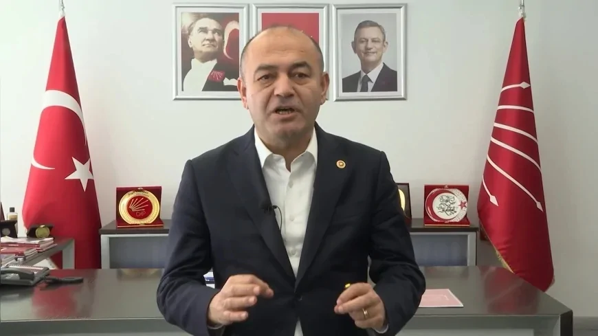 CHP Genel Başkan Yardımcısı Özgür Karabat: “Merkez Bankası’nın hedef revizyonu ekonomi programının çöktüğünü gösteriyor”