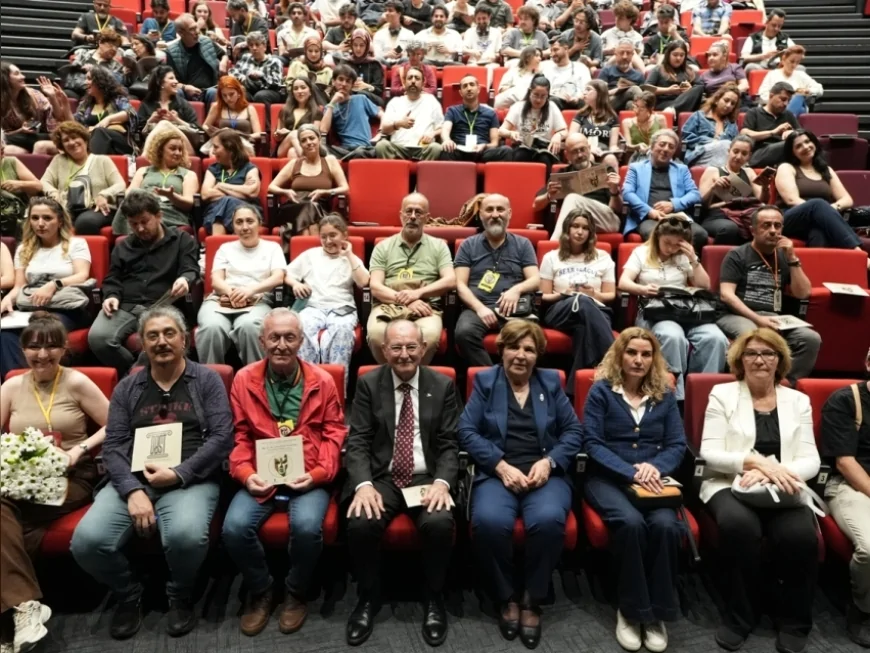 DENİZLİ’DE 38. ULUSLARARASI AMATÖR TİYATRO FESTİVALİ ŞEHRİ SAHNEYE DÖNÜŞTÜRDÜ