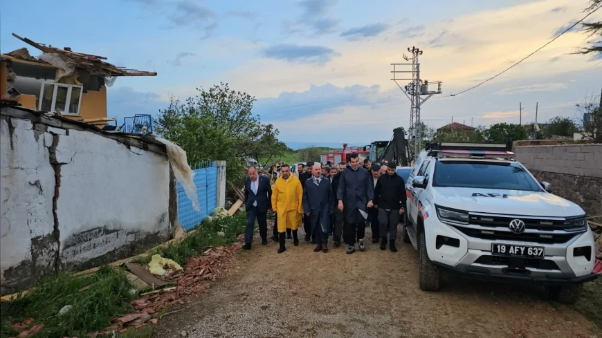 Çorum’un Sungurlu İlçesinde Hortum Felaketi: Evlerin Çatıları Uçtu, 45 Kişi Yaralandı