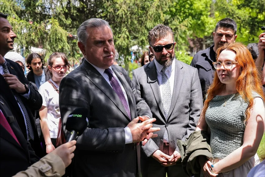Gençlik ve Spor Bakanı Osman Aşkın Bak, Gazi FEST’te Üniversiteli Sporcularla Buluştu