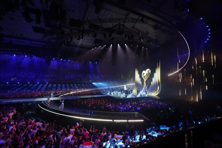 Eurovision 2026 İkinci Yarı Final Gecesinde Sahne Şovları, Güçlü Performanslar ve CUMHA Objektiflerinden Yansıyan Anlar Dikkat Çekti
