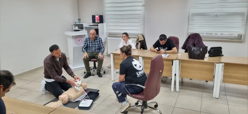 Çorum’da Temel İlk Yardım Eğitimi Tamamlandı, Katılımcılara OED Kullanımı da Anlatıldı