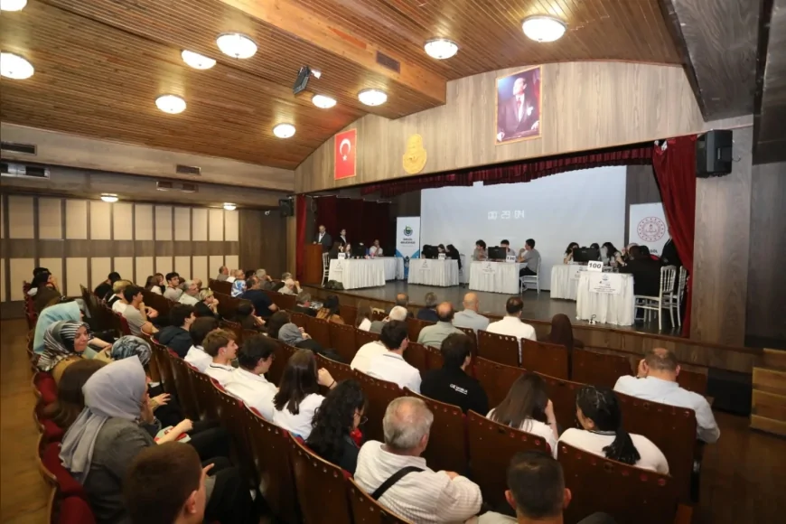 İnegöl’de Liseliler “İnegöl’ü Tanıyorum” Finalinde Tarih ve Kültür Bilgileriyle Yarıştı