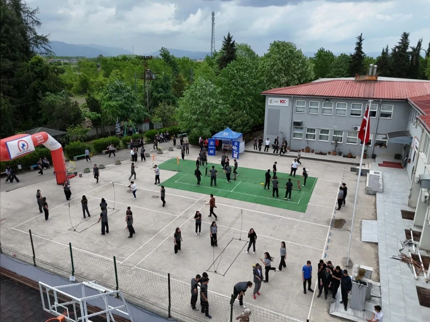 Düzce Belediyesi “Hareket Okulumda” Projesiyle Cumhuriyet Anadolu Lisesi Öğrencilerini Sporla Buluşturdu