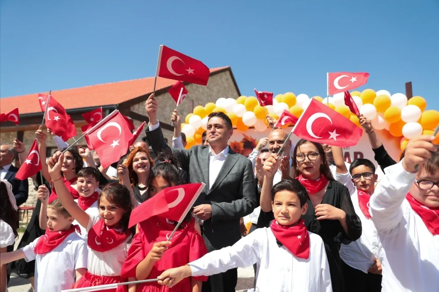 Aliağa Belediye Başkanı Serkan Acar: “220 çocuğumuza yılda 15 bin seans eğitim veriyoruz”