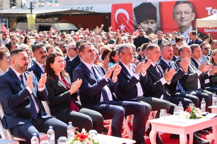 CHP Genel Başkanı Özgür Özel: “Genç belediye başkanları taşın suyunu çıkararak halka hizmet ediyor”
