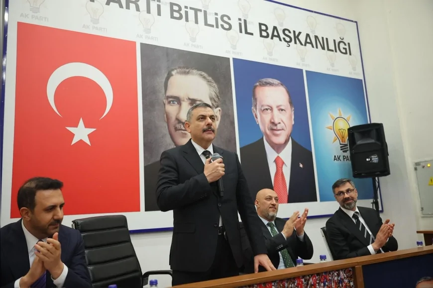 İçişleri Bakanı Mustafa Çiftçi AK Parti Bitlis İl Başkanlığı ziyaretinde teşkilatla bir araya geldi