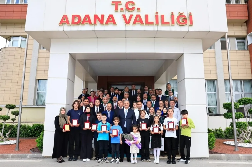 Adana’da Yeşilay Haftası Yarışmalarında Dereceye Giren Öğrencilere Ödülleri Verildi