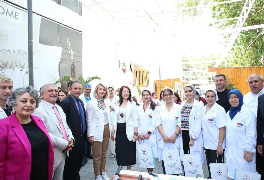 Çiğli Belediyesi’nin İstihdam Garantili Pastacılık Kursunda 32 Kursiyer Mezun Oldu