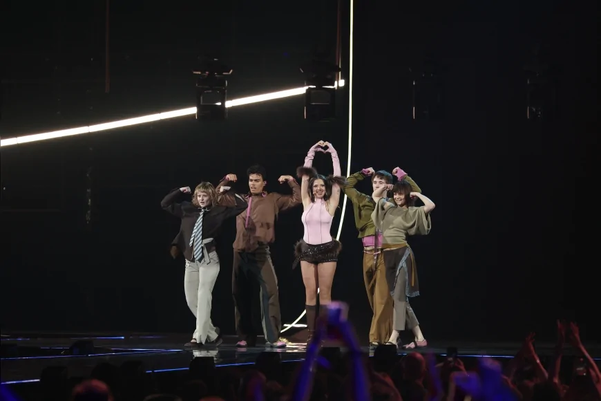 Viyana’da düzenlenen 70 Eurovision finalinde DARA “Bangaranga” ile Bulgaristan’a tarihi birinciliği getirdi