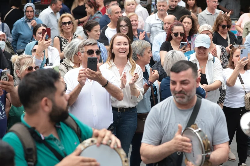 KONAK BELEDİYE BAŞKANI NİLÜFER ÇINARLI MUTLU: “KEMERALTI HEPİMİZ İÇİN ÇOK ÖZEL BİR YERE SAHİP TARİHİ BİR ÇARŞI”