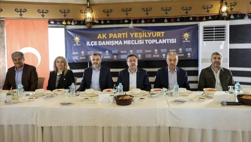 AK Parti Yeşilyurt İlçe Danışma Meclisi Toplantısında Teşkilat Çalışmaları ve Hizmet Koordinasyonu Ele Alındı