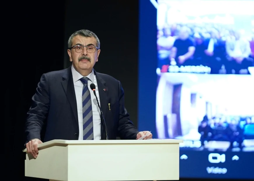 Millî Eğitim Bakanı Yusuf Tekin: “Okulun rehberlik sorumluluğu ve teknoloji yönetimi daha büyük dikkat ister hale geldi”