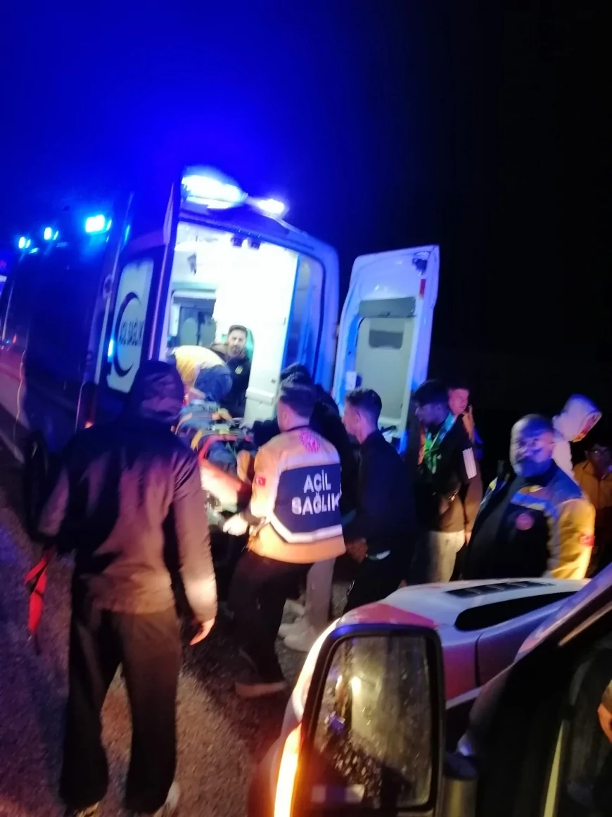 Kayseri’de Malatya Yeşilyurtspor Taraftarlarını Taşıyan Otobüs Devrildi, 27 Kişi Yaralandı