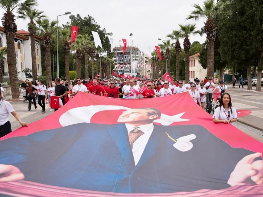 Denizli Büyükşehir Belediyesi’nin “Umuda Pedal Çevir” Bisiklet Şenliği kortej yürüyüşüyle başladı