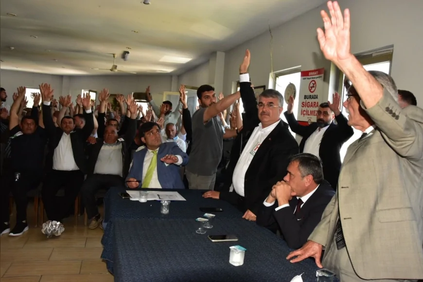 Manisa Kamyoncular Kooperatifi’nde Fahrettin Baru 246 Oyla Yeniden Başkan Seçildi