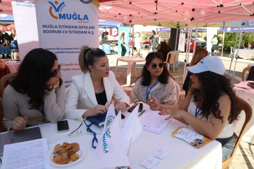 Muğla Büyükşehir Belediyesi İstihdam Ofisleri Kariyer Şenliği’nde öğrencileri iş ve kariyer fırsatlarıyla buluşturdu