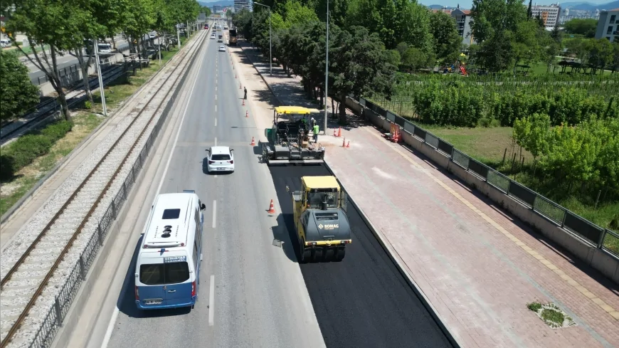 BURSA BÜYÜKŞEHİR BELEDİYESİ İSTANBUL YOLU’NDA 1500 METRELİK ASFALT YENİLEME ÇALIŞMASINI SÜRDÜRÜYOR