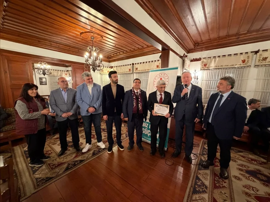 İdareci ve Bürokratlar Birliği Dost Meclisi’nde Prof. Dr. Hasan Tahsin Fendoğlu ABD-Türkiye ilişkileri ve Amerikan tarihine ilişkin tartışmalı değerlendirmelerini paylaştı