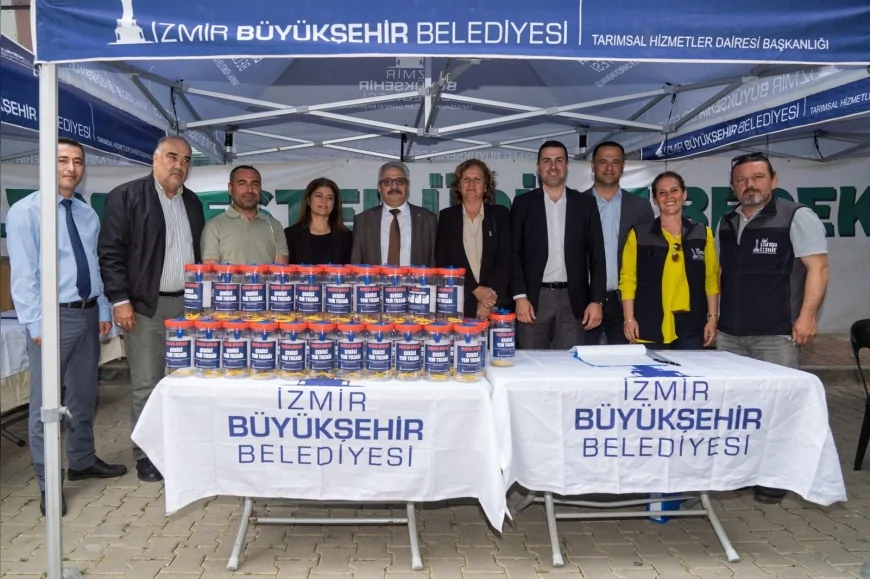 İzmir Büyükşehir Belediyesi Tireli incir üreticilerine ekşilik böceğine karşı doğal mücadele tuzağı dağıttı