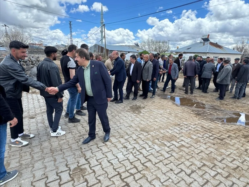 AK Parti Erzurum Milletvekili Av. Abdurrahim Fırat Tekman ve Karayazı’da vatandaşların talep ve sorunlarını dinledi
