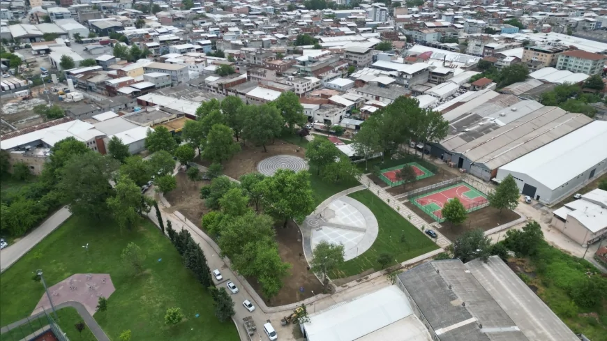 Bursa Büyükşehir Belediyesi Altınova’daki Şehit Piyade Er Hakan Söylemez Parkı’nı baştan sona yeniliyor