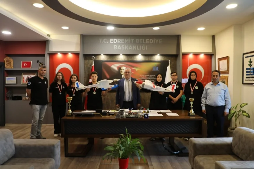 Edremit Belediye Başkanı Mehmet Ertaş: “Dünya derecesi elde eden gençlerimiz hepimize gurur yaşattı”