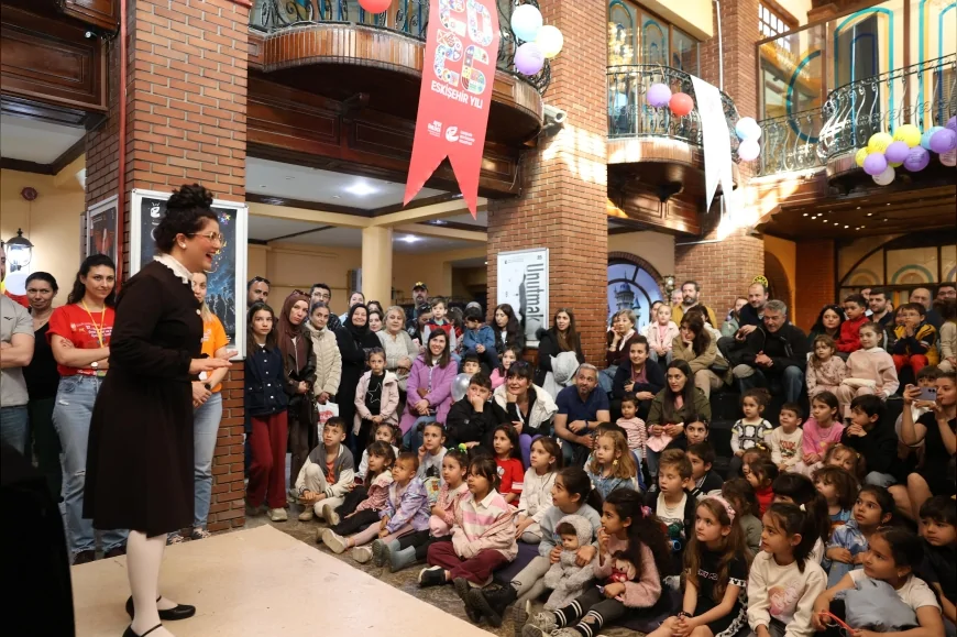 ESKİŞEHİR’DE 17. ULUSLARARASI ÇOCUK, GENÇLİK VE KUKLA TİYATROLARI FESTİVALİ SANATSEVERLERİ BULUŞTURUYOR