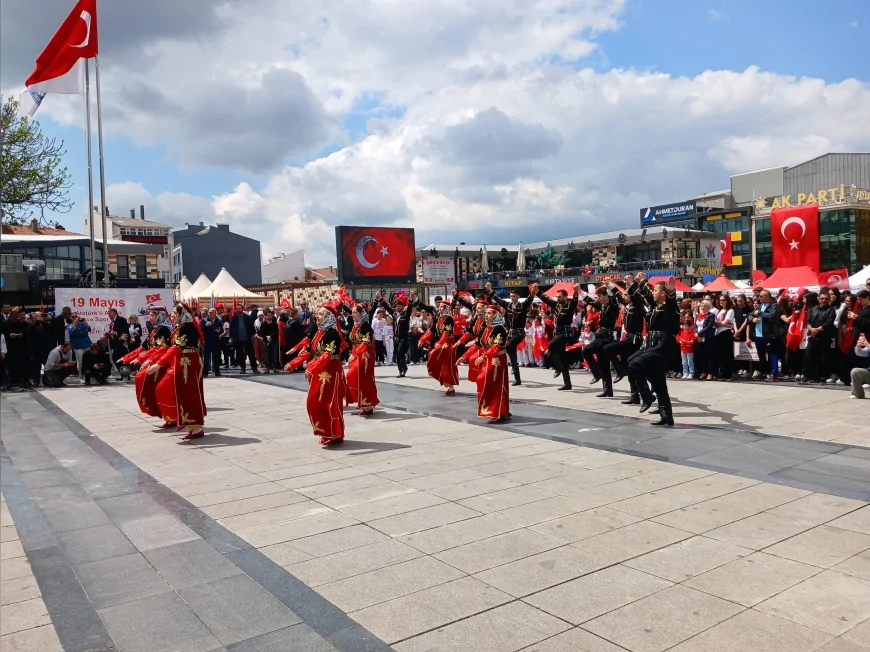Çorum’da 19 Mayıs’ın 107. Yılı Coşkulu Tören ve Gösterilerle Kutlandı
