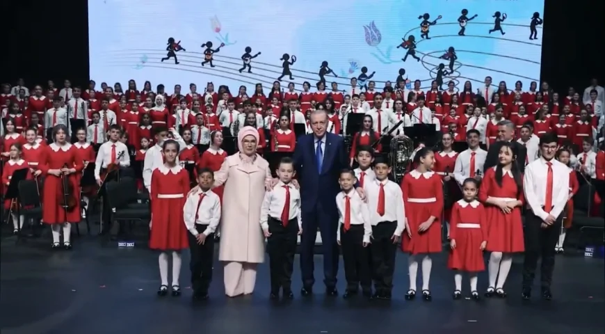CUMHURBAŞKANI ERDOĞAN’IN EŞİ EMİNE ERDOĞAN: “CUMHURBAŞKANLIĞI ÇOCUK ORKESTRASI VE KOROSU’NU GURURLA TAKİP EDİYORUM”
