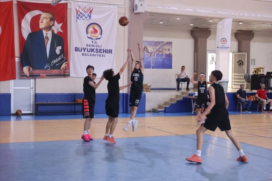 Denizli Büyükşehir’de 19 Mayıs coşkusu potadan zirveye, sahneden ödüle taşındı