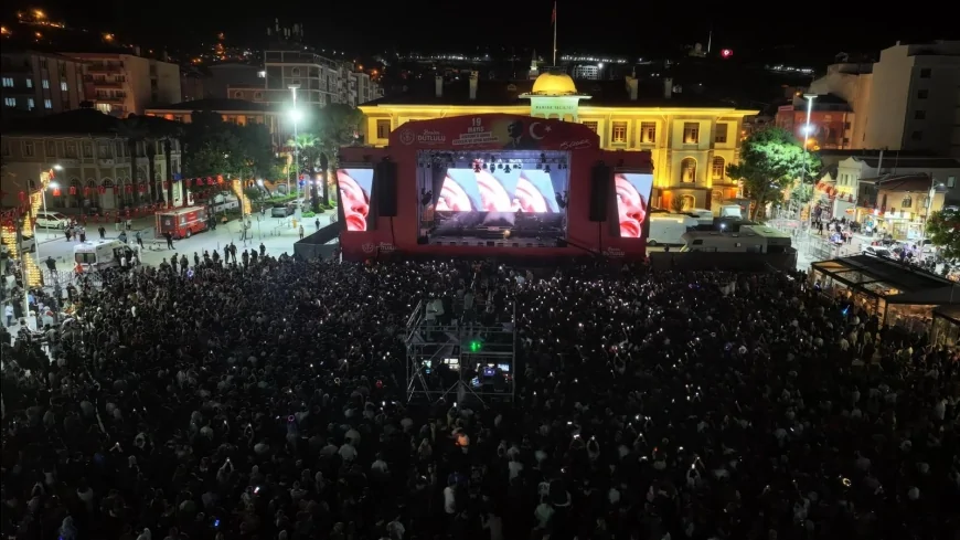 Manisa’da 19 Mayıs Gençlik Festivali Zeynep Bastık Konseriyle Coşkulu Başlangıç Yaptı