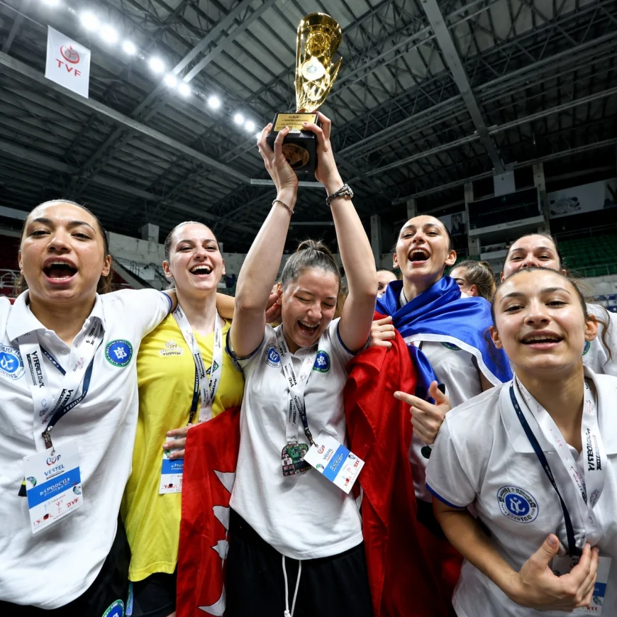 Bursa’da düzenlenen Kardeş Şehirler U16 Kızlar Basketbol Turnuvası büyük heyecana sahne oldu