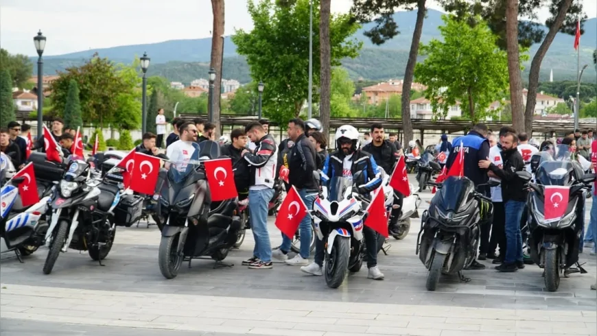 Osmancık Belediyesi’nin düzenlediği 19 Mayıs motosiklet korteji ilçede bayram coşkusuna sahne oldu