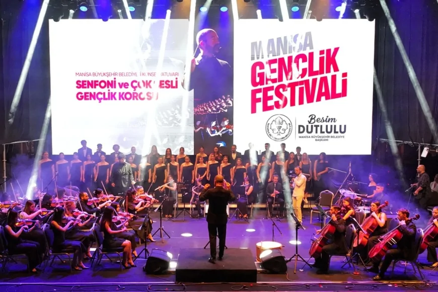 Manisa Büyükşehir Belediyesi Gençlik Festivali’nde Senfoni Orkestrası ve Çok Sesli Koro’dan unutulmaz konser