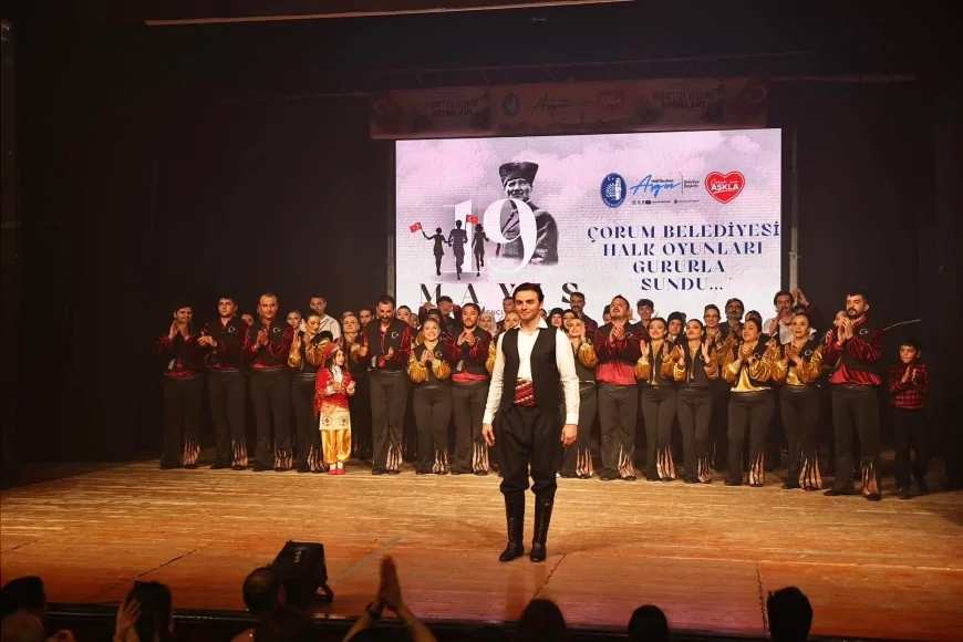 Çorum’da “Kurtuluşun Adımları Halk Oyunları Gecesi” ile 19 Mayıs ruhu sahneye taşındı