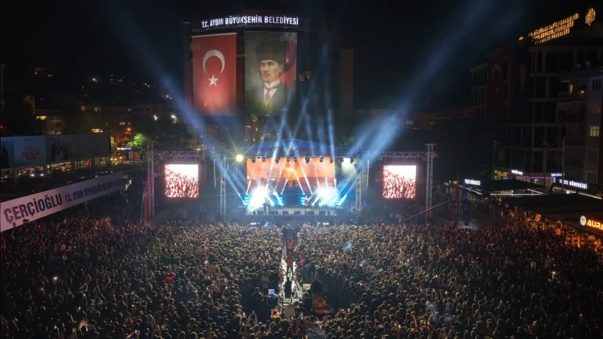 Aydın’da 19 Mayıs Coşkusu Meydanlara Taştı, Motive Konserini 40 Bin Kişi İzledi