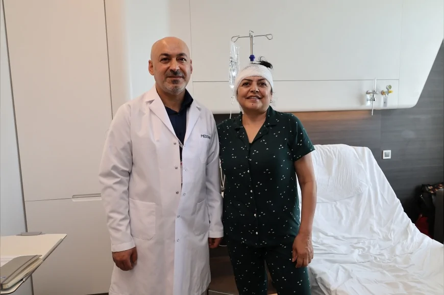 Prof. Dr. Özhan Merzuk Uçkun: “Trigeminal nevralji nedeniyle yıllarca ilaç kullanan hasta ameliyat sonrası ilk kez rahatça yemek yiyebildi”