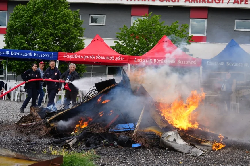Eskişehir Büyükşehir Belediyesi kırsalda yangınlara karşı 45 mahalle muhtarına müdahale eğitimi verdi