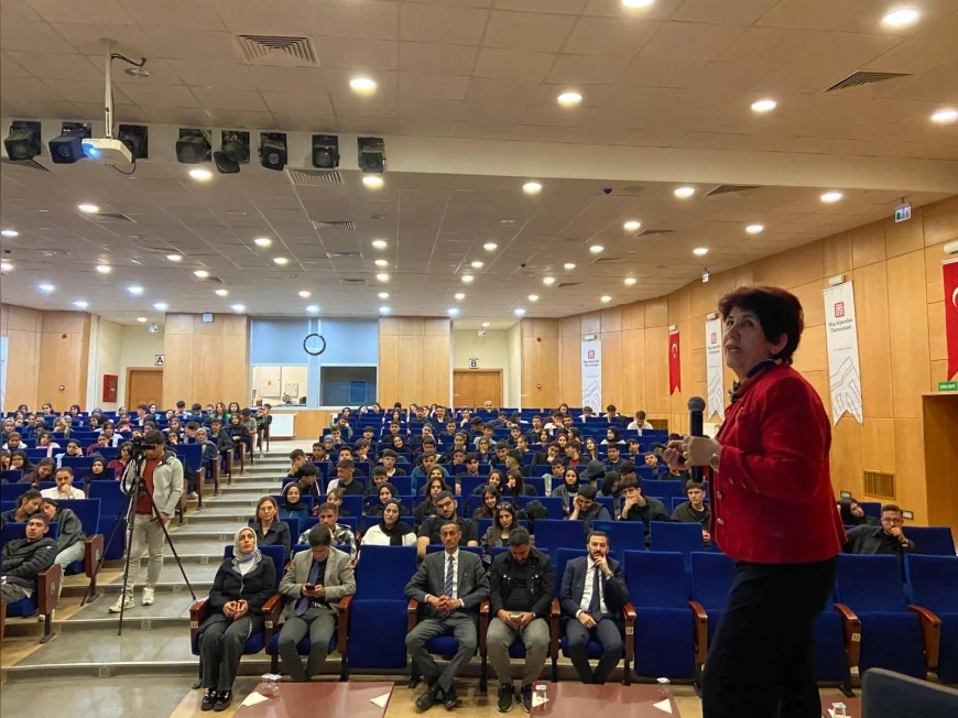 Muş’ta Düzenlenen Gençlik Zirvesinde Uyuşturucu, Teknoloji ve Kumar Bağımlılığı Masaya Yatırıldı