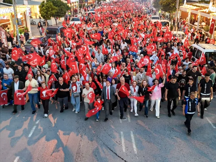 TORBALI’DA 19 MAYIS GENÇLİK VE SPOR BAYRAMI BİNLERCE KİŞİNİN KATILDIĞI FENER ALAYI VE ETKİNLİKLERLE COŞKUYLA KUTLANDI