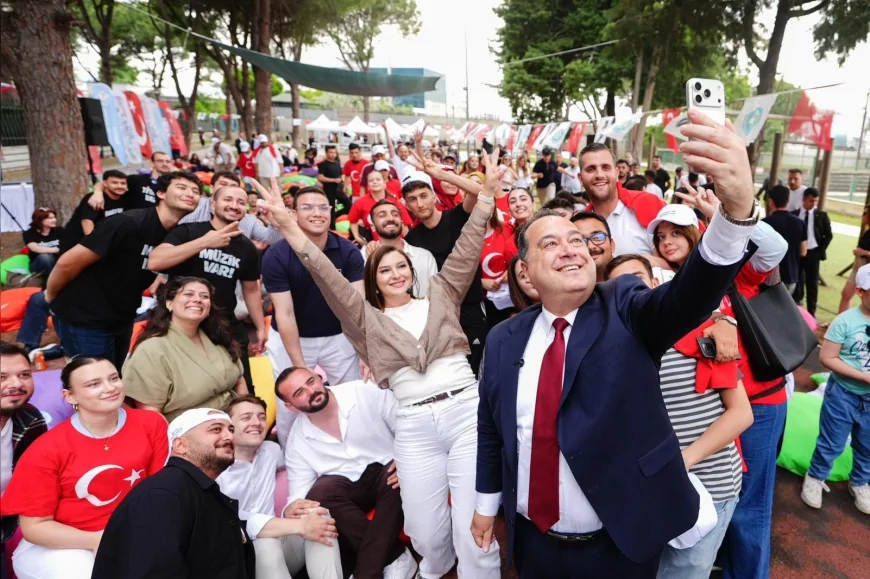 MANİSA BÜYÜKŞEHİR BELEDİYE BAŞKANI BESİM DUTLULU 19 MAYIS’TA GENÇLERLE SÜMERPARK’TA BULUŞTU