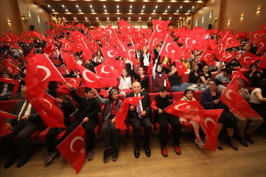 Yenimahalle’de 19 Mayıs Coşkusu Cumhuriyet Akademisi’nde İlber Ortaylı Kütüphanesi Açılışıyla Taçlandı