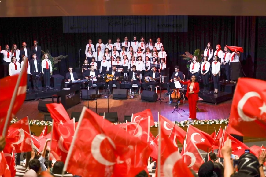 Başiskele’de 19 Mayıs coşkusu konser ve piyano resitaliyle sahneye taşındı