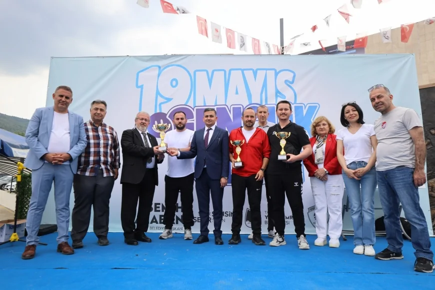 Yunusemre’de 19 Mayıs Gençlik Şöleni spor ve etkinliklerle yoğun katılımla kutlandı!